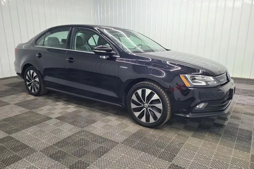 2016 Volkswagen Jetta Hybrid SEL Premium photo 1