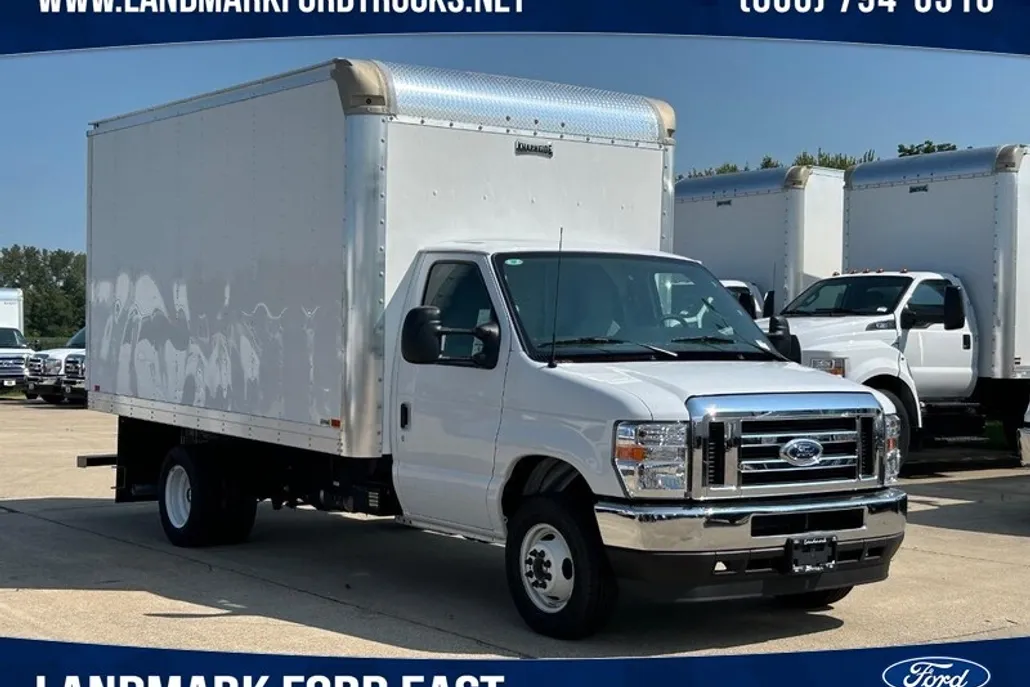 2025 Ford E-450 photo 1