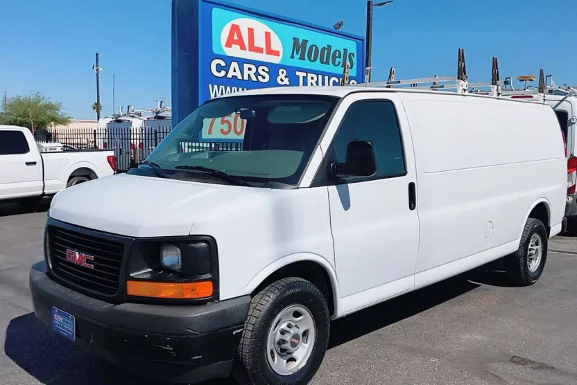 2017 Gmc Savana 3500 Cargo photo 1