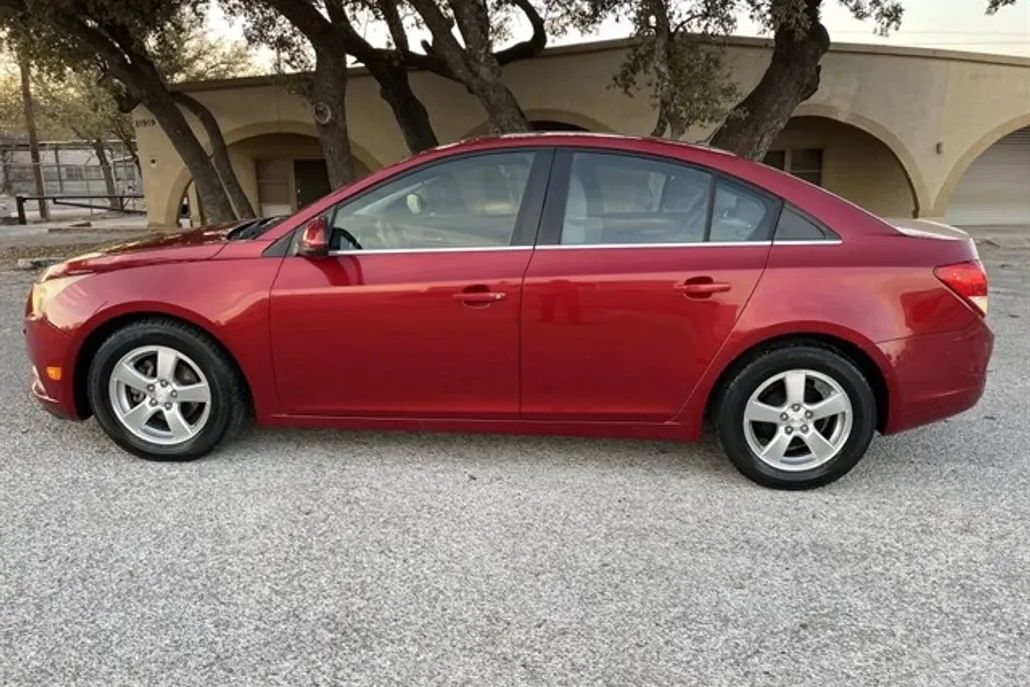 2012 Chevrolet Cruze LT photo 1