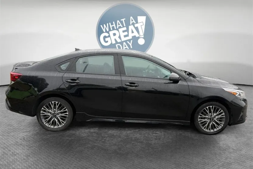 2023 Kia Forte GT-Line photo 1