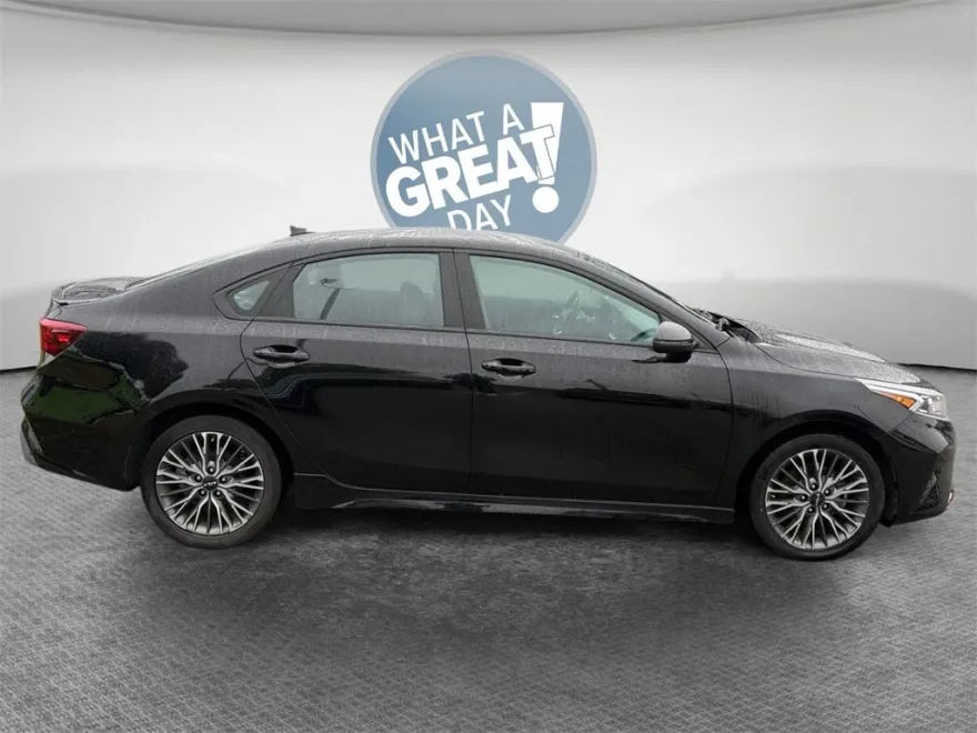 2023 Kia Forte GT-Line photo 1
