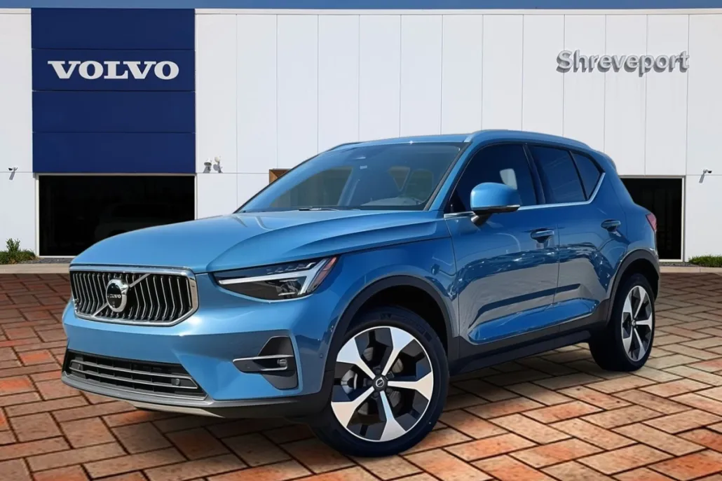 2024 Volvo XC40 Plus AWD photo 1