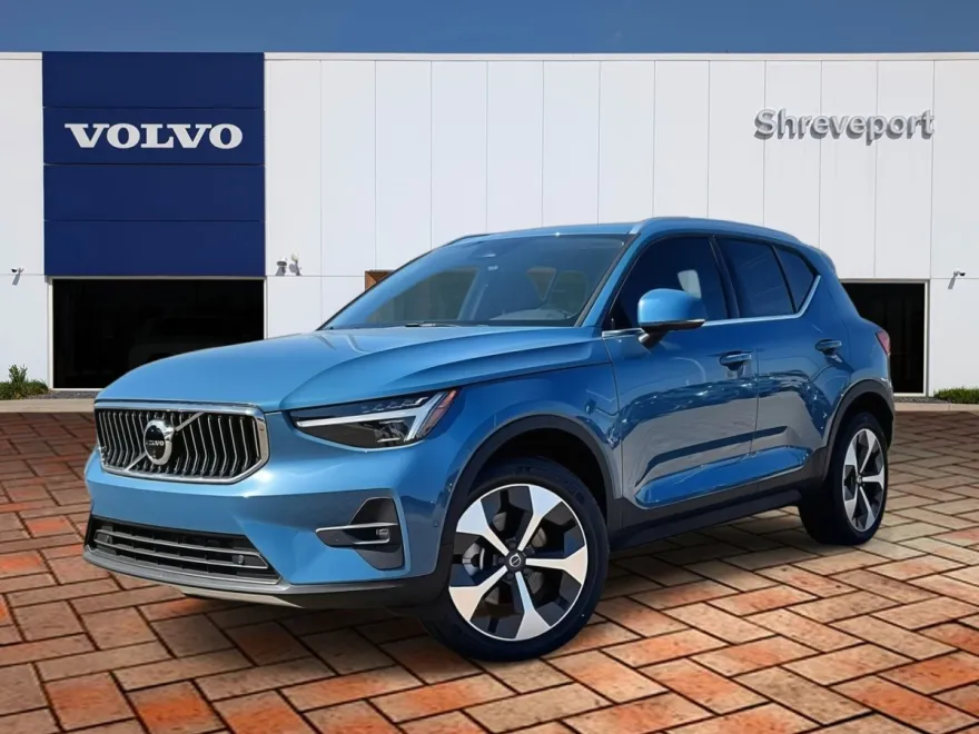 2024 Volvo XC40 Plus AWD photo 1