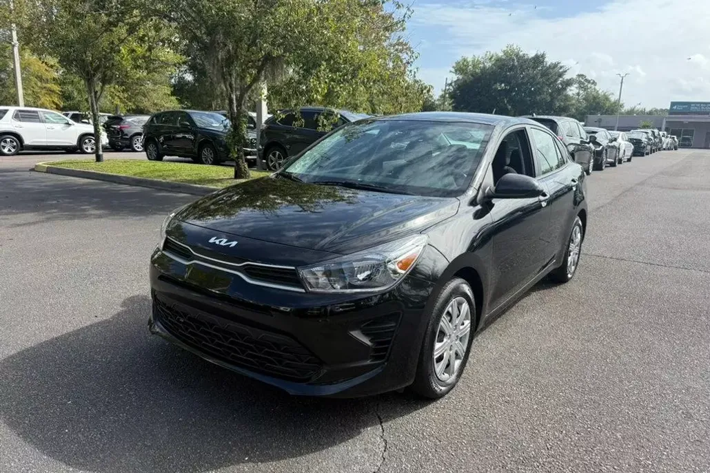 2023 Kia Rio LX photo 1