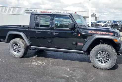 2025 Jeep Gladiator Mojave photo 2