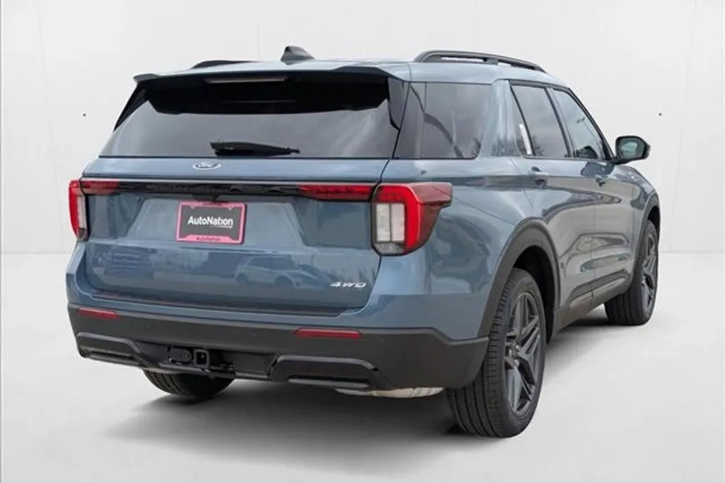 2025 Ford Explorer ST-Line photo 1