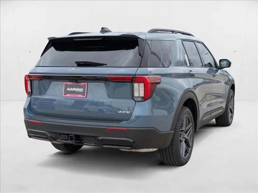 2025 Ford Explorer ST-Line photo 1