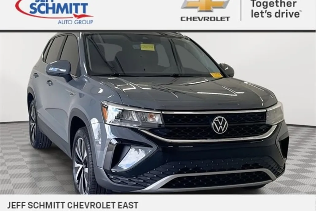 2023 Volkswagen Taos SE photo 1
