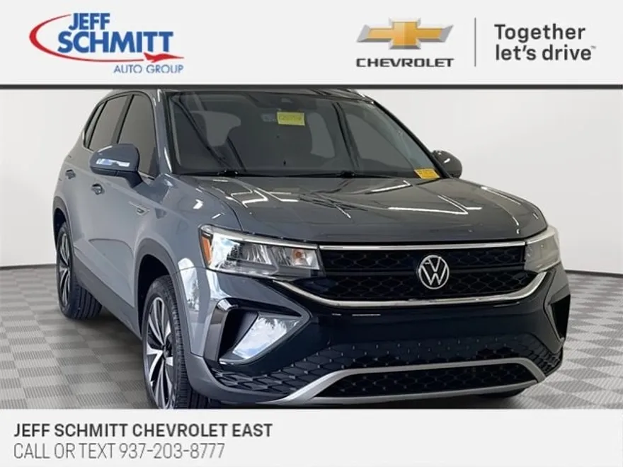 2023 Volkswagen Taos SE photo 1