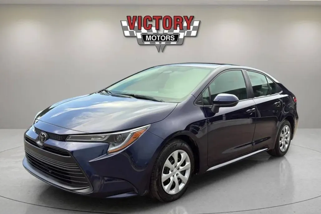 2024 Toyota Corolla LE photo 1
