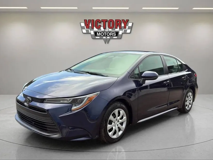 2024 Toyota Corolla LE photo 1