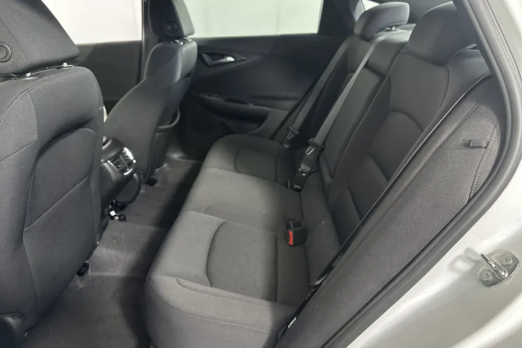 2023 Chevrolet Malibu 1LT photo 1