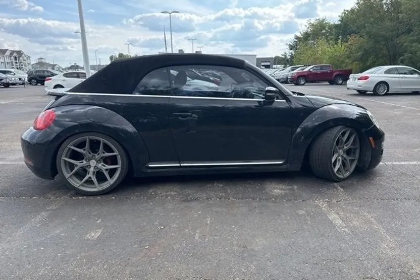 2013 Volkswagen Beetle Convertible photo 1