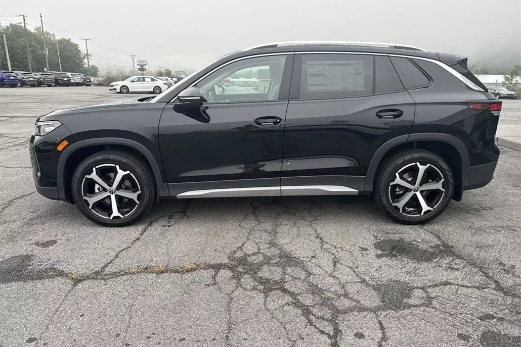 2025 Volkswagen Tiguan SE photo 1