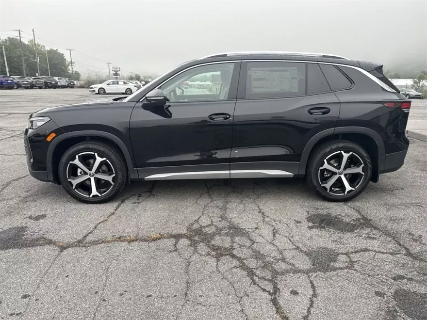 2025 Volkswagen Tiguan SE photo 1