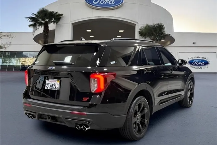 2022 Ford Explorer ST photo 1