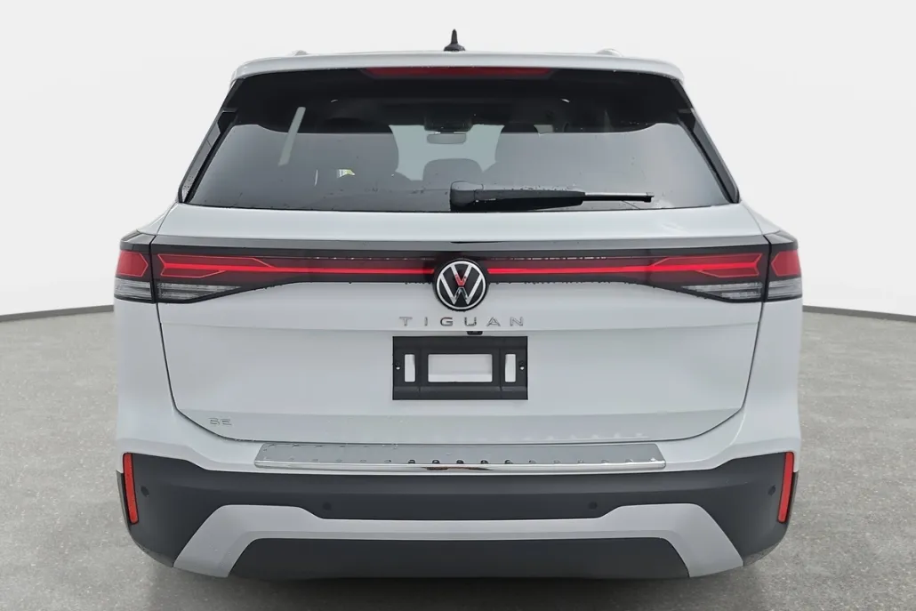 2025 Volkswagen Tiguan SE photo 1