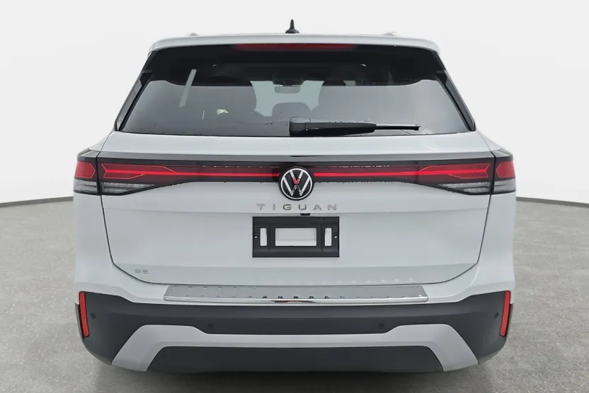 2025 Volkswagen Tiguan SE photo 1