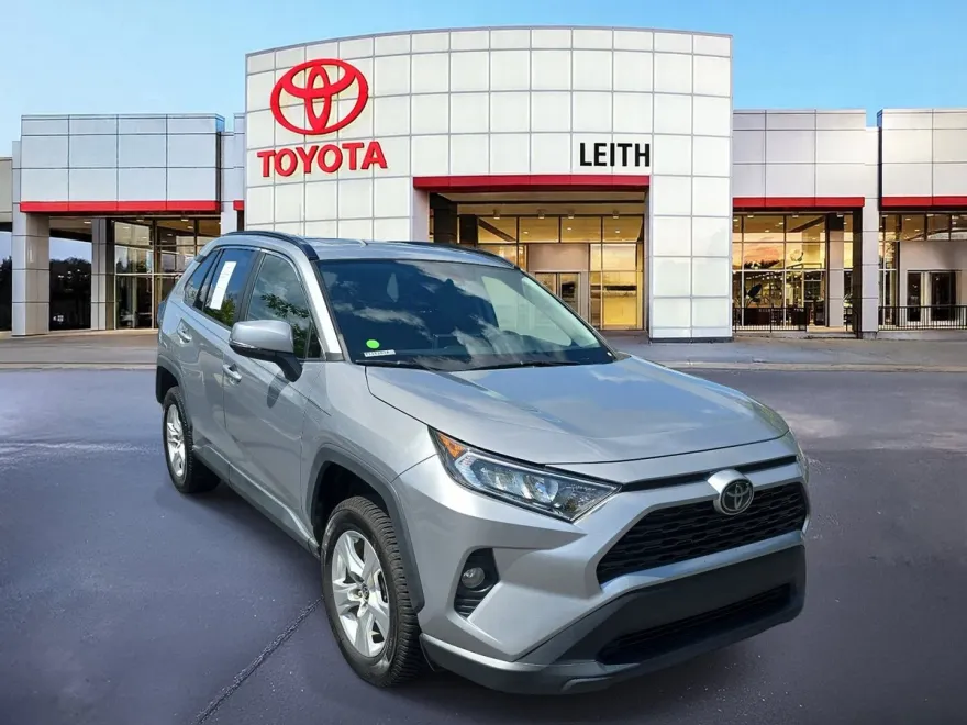 2021 Toyota RAV4 XLE photo 1