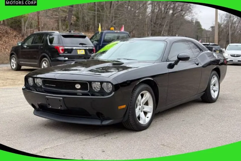 2013 Dodge Challenger SXT photo 1