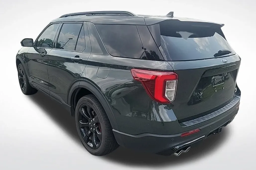 2022 Ford Explorer ST photo 1