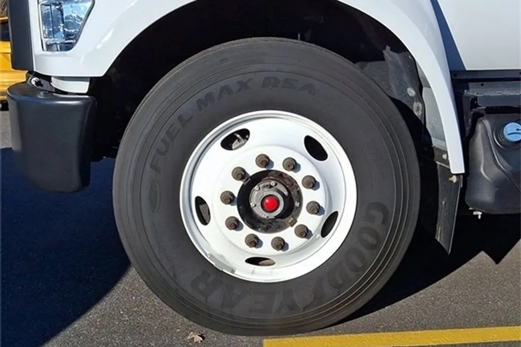 2021 Ford F-750 photo 1