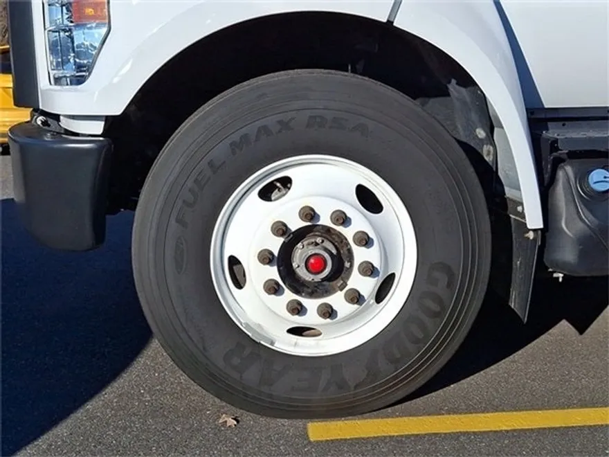 2021 Ford F-750 photo 1