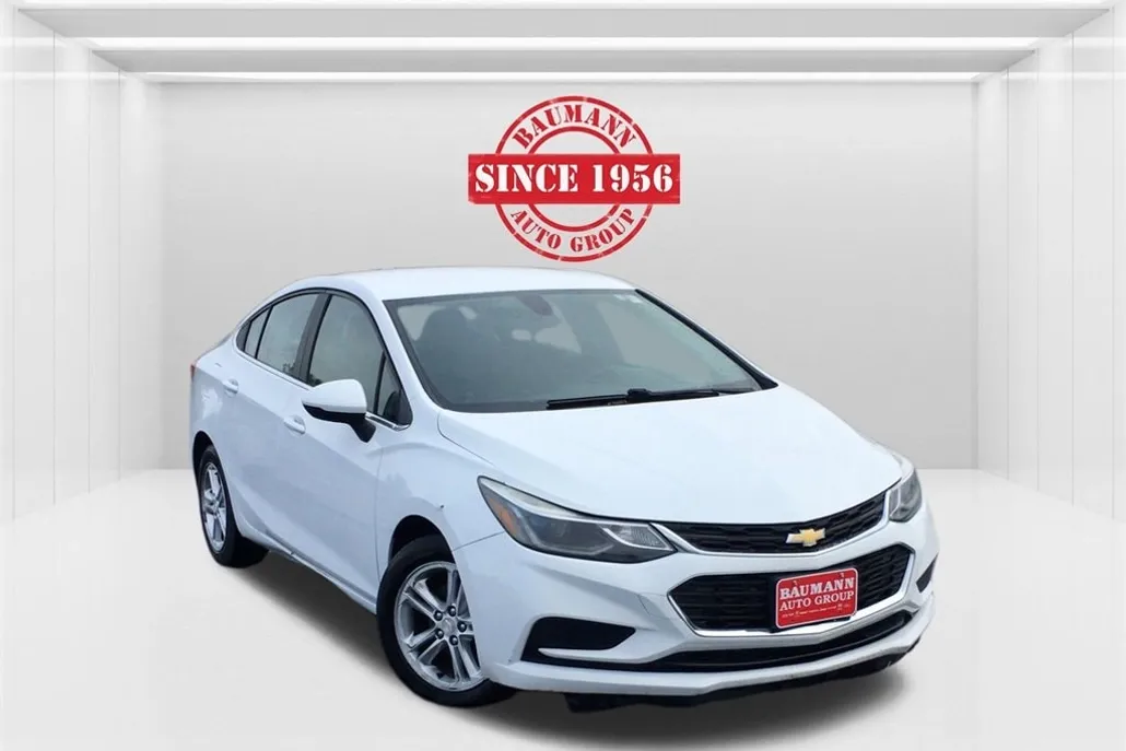 2016 Chevrolet Cruze LT photo 1