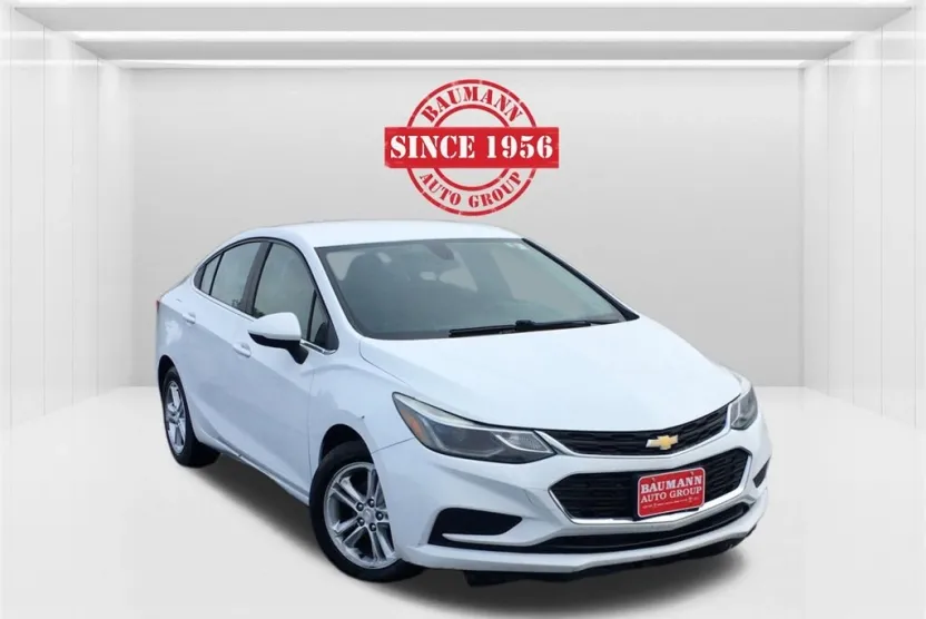 2016 Chevrolet Cruze LT photo 1