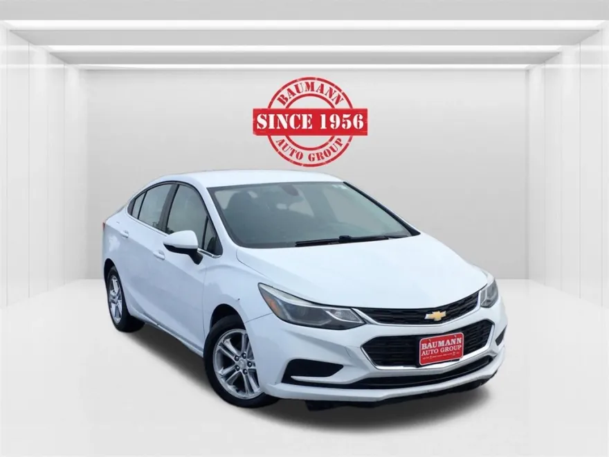 2016 Chevrolet Cruze LT photo 1