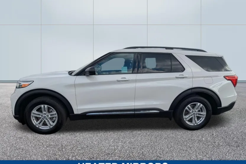 2023 Ford Explorer XLT photo 1