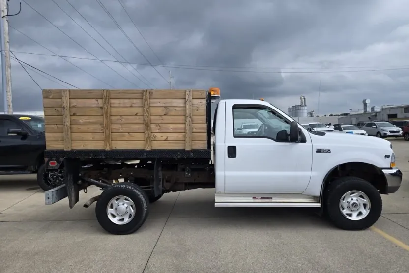 2004 Ford F-350 XL photo 1