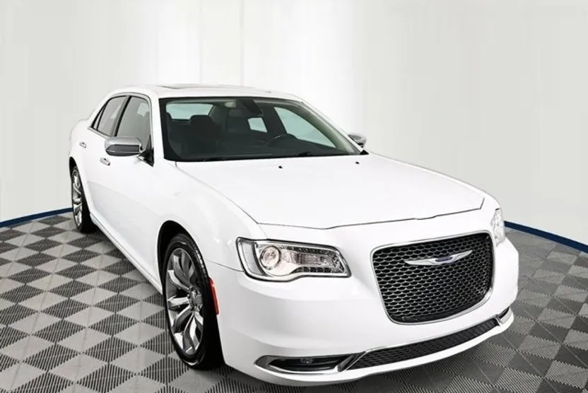 2019 Chrysler 300 Limited photo 1