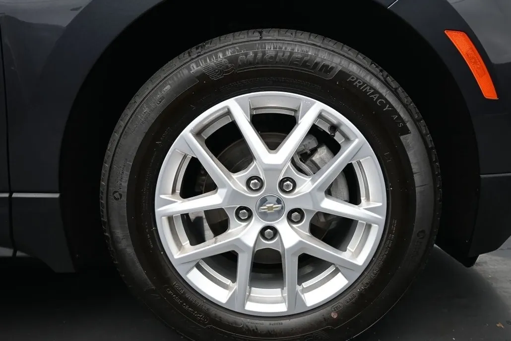2022 Chevrolet Equinox LS photo 1