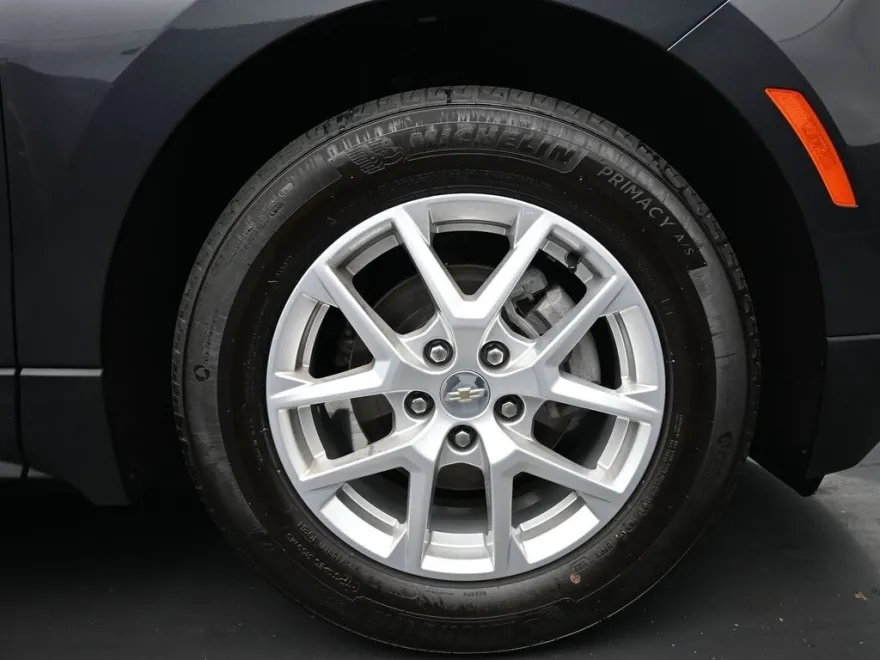 2022 Chevrolet Equinox LS photo 1