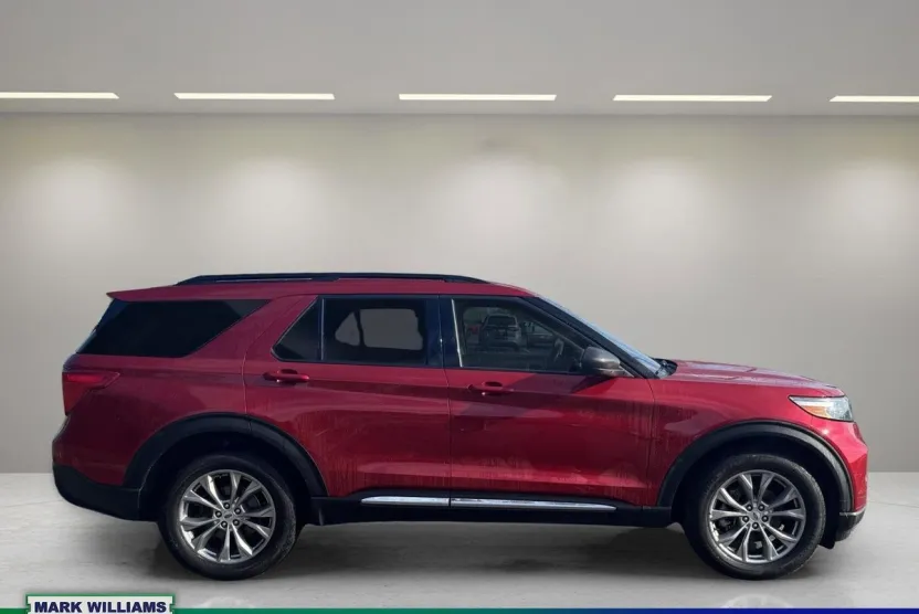 2022 Ford Explorer XLT photo 1
