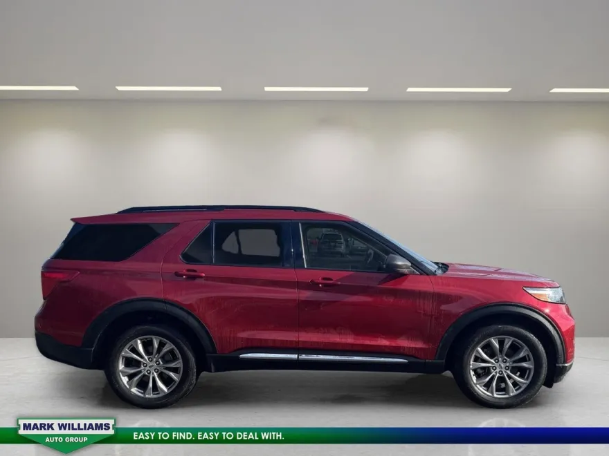 2022 Ford Explorer XLT photo 1