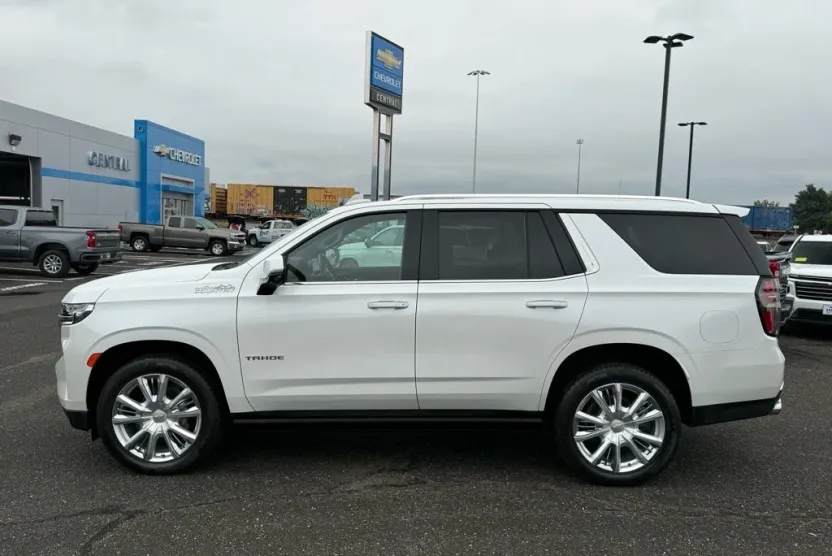 2022 Chevrolet Tahoe High Country photo 1