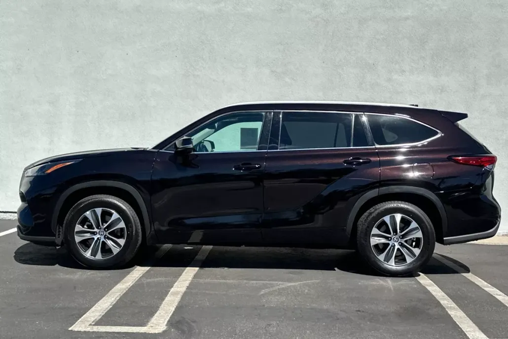2022 Toyota Highlander XLE photo 1