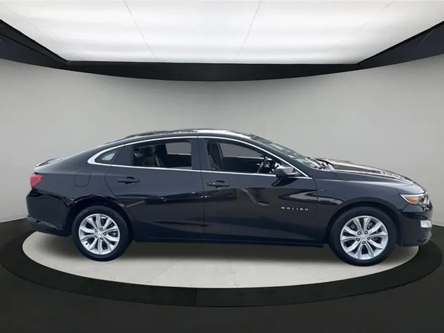 2025 Chevrolet Malibu 1LT photo 1