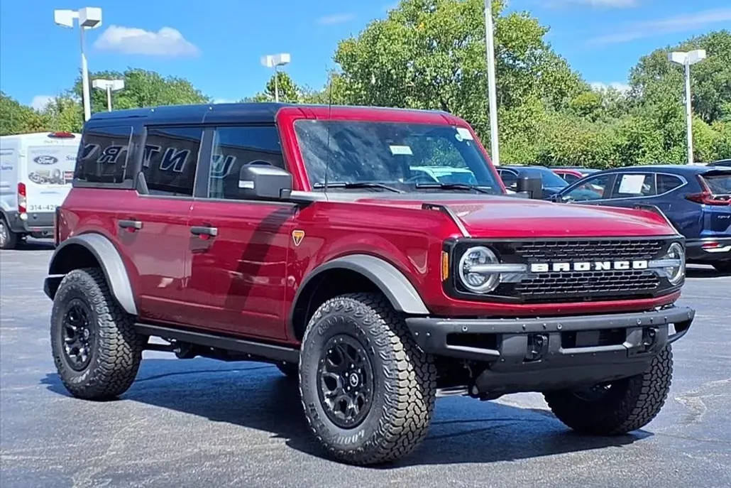 2025 Ford Bronco Badlands photo 1