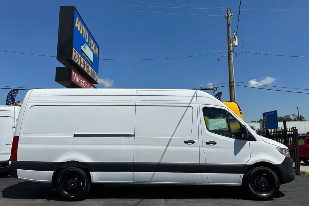 2025 Mercedes Benz Sprinter 2500 photo 1