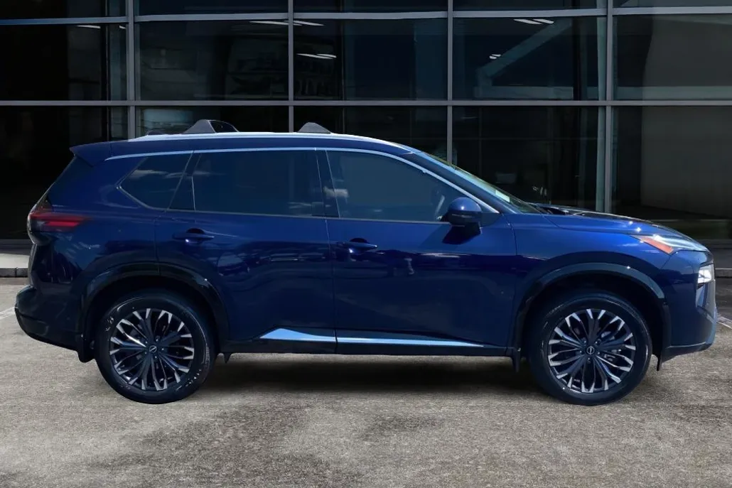 2026 Nissan Rogue Platinum photo 1