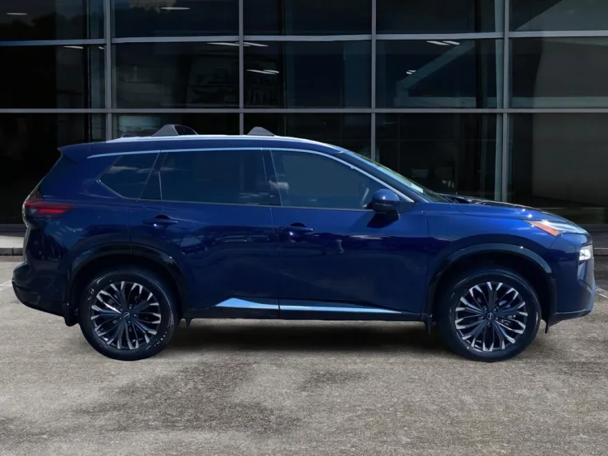 2026 Nissan Rogue Platinum photo 1