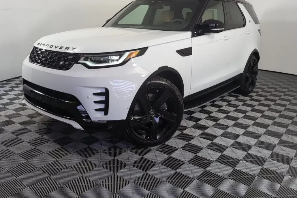 2025 Land Rover Discovery SE photo 1