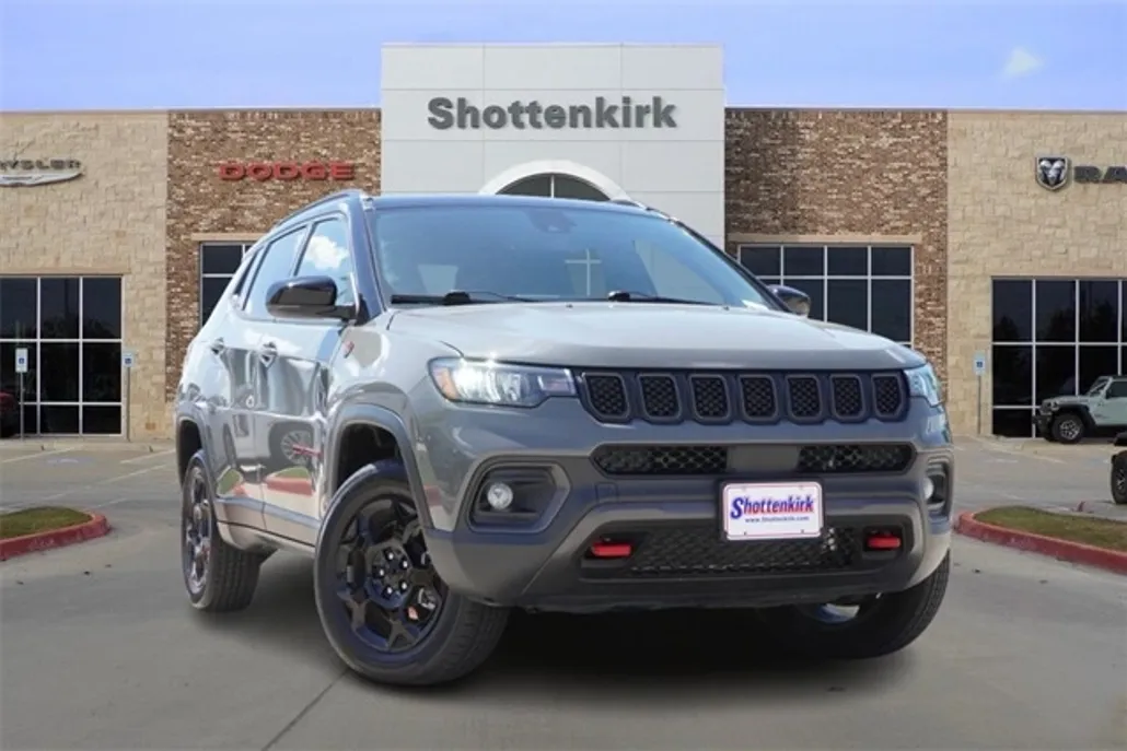 2024 Jeep Compass Trailhawk photo 1