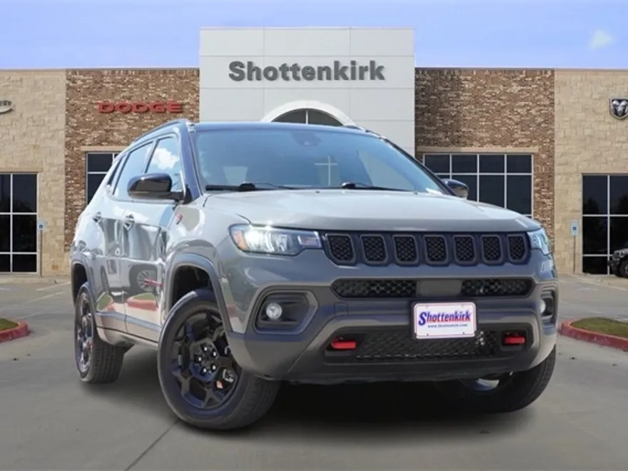 2024 Jeep Compass Trailhawk photo 1