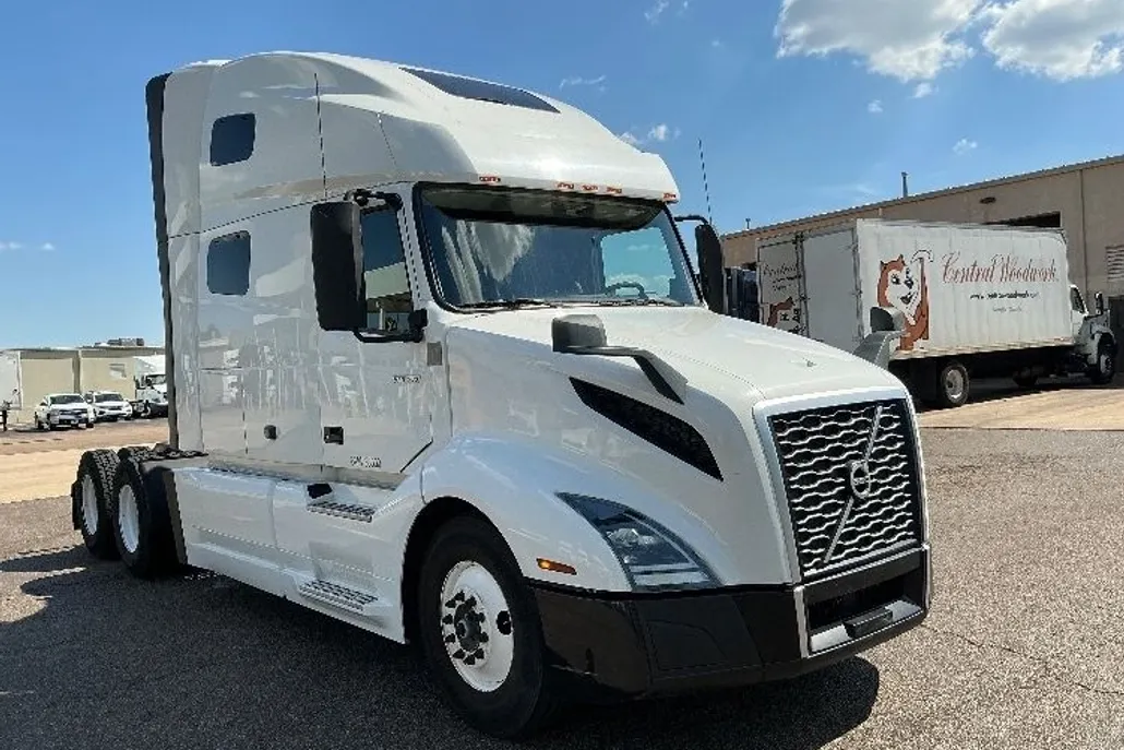 2021 Volvo Truck VNL photo 1