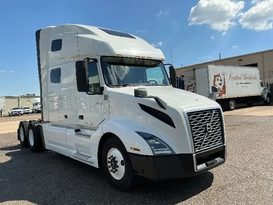 2021 Volvo Truck VNL photo 1